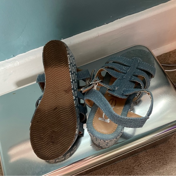 Wedge sandals - Picture 2 of 3